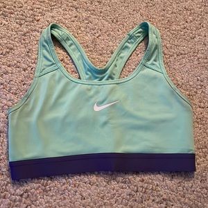 Women’s Nike Mint Green Sports Bra - Size Small